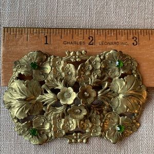 Vintage stunning Victorian pin w/ green stones ❣️